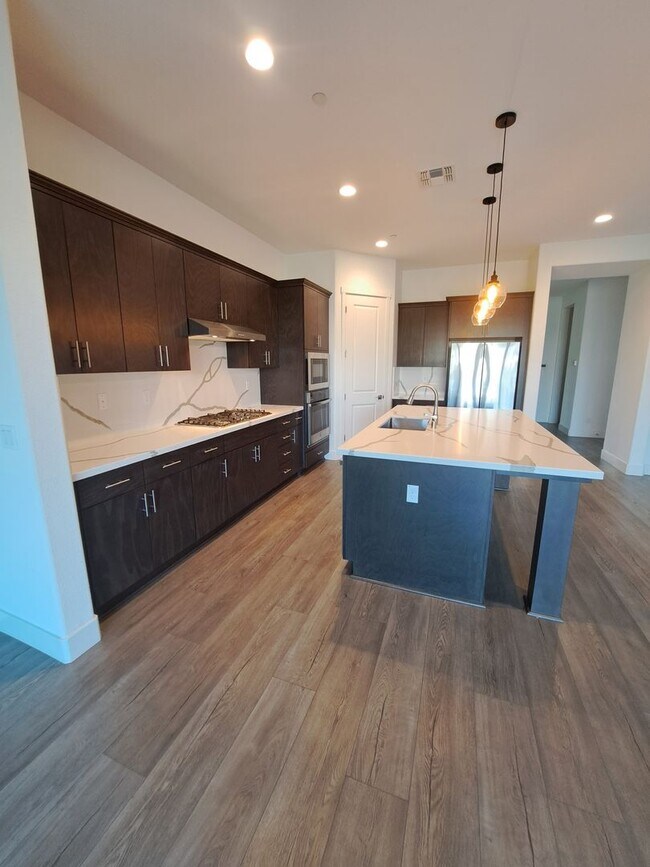 Building Photo - One Lake Lakeview Home with Resort Style A...