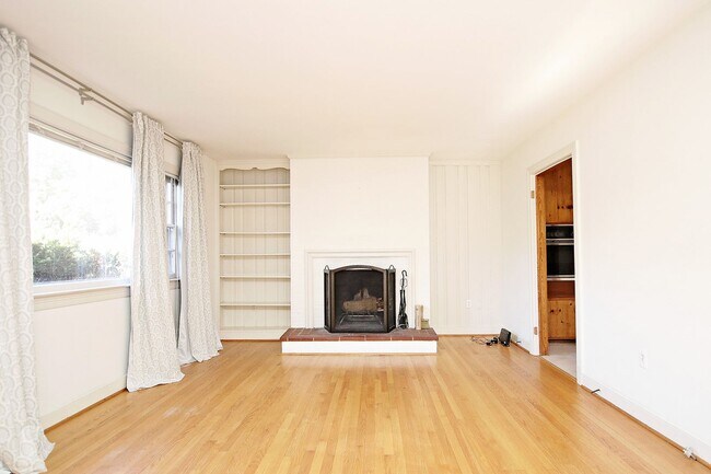 Foto del edificio - One-Level Living Near Downtown, UVA, and P...