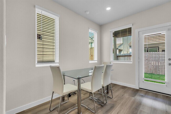 Foto del edificio - 3109 Boulder Rnch Dr