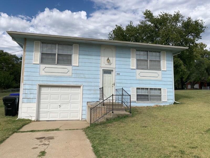 2239 SE Madison St, Topeka, KS 66605 House Rental in Topeka, KS