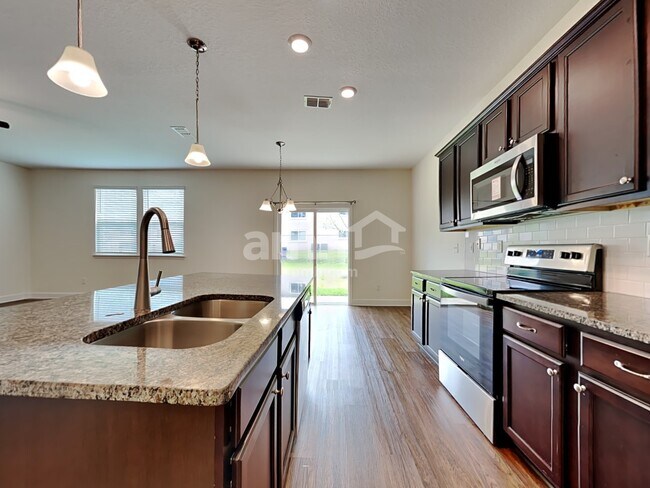 Foto del edificio - 8583 Highfield Ave