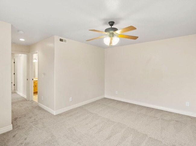 Building Photo - 986 W 270 S