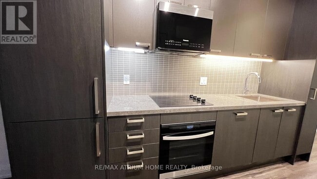 Building Photo - 20 Soudan Ave