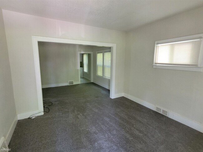 Foto del edificio - 3 br, 1 bath House - 15889 Lawton St