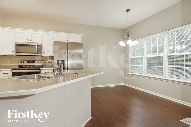 Building Photo - 5612 Elliot Cir