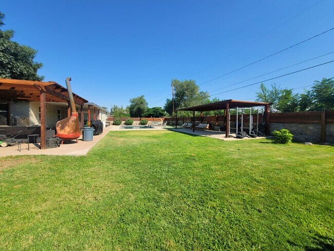 Foto del edificio - Rental with a Pool