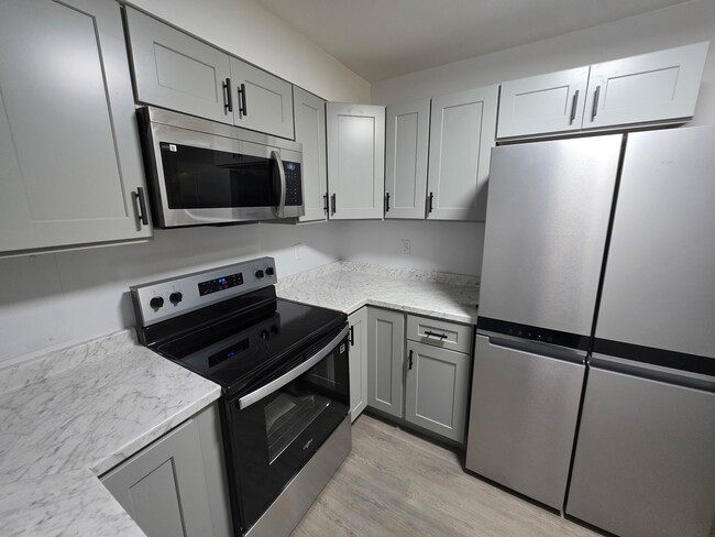 Building Photo - Riverside Apartments - $500 off first month!