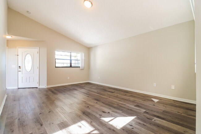 Foto del edificio - 154 Chelsea Ct