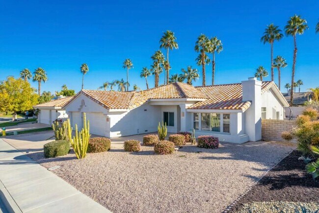 Foto del edificio - Hovely Estates Long term unfurnished