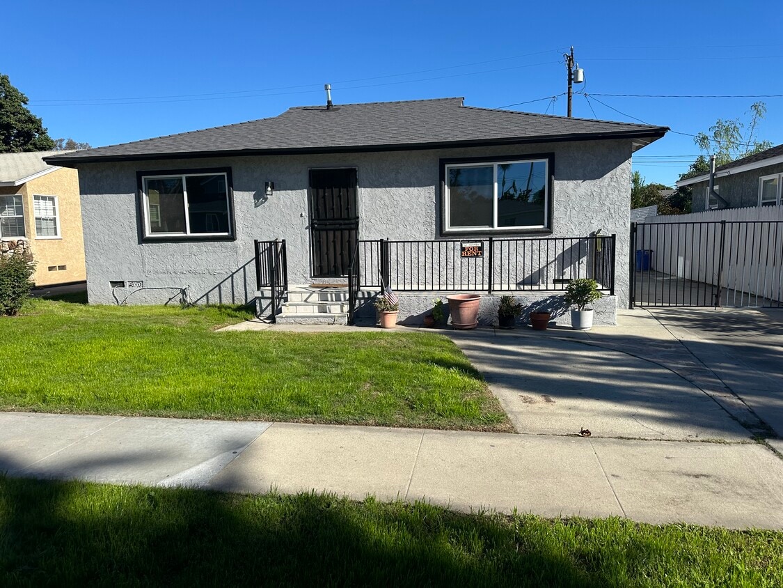 Foto principal - 5832 Pennswood Ave