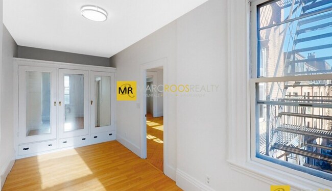 Building Photo - 398 Beacon St