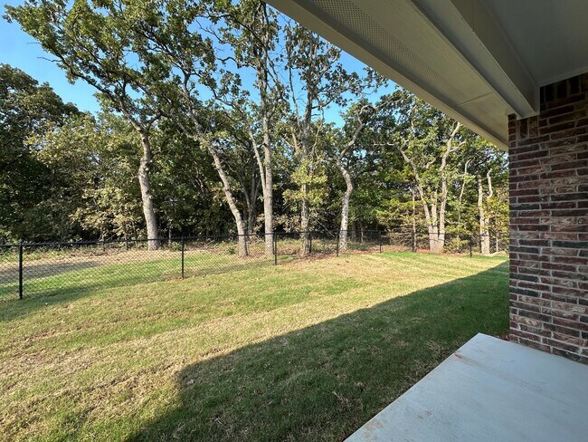 Foto del edificio - Beautiful 3 Bedroom, 2 Bathroom on a 1.25 Acre Lot in Ridge Creek Addition!