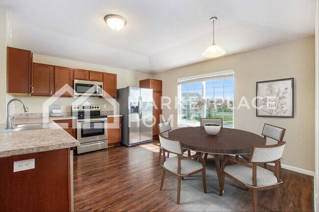 Building Photo - 702 Charles Cir