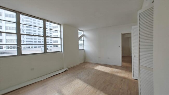 Building Photo - 801 Brickell Bay Dr