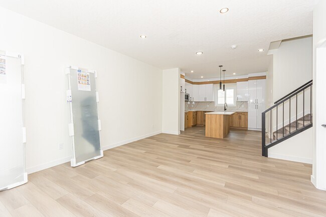 Photo du bâtiment - 15103-15196 96 Ave NW