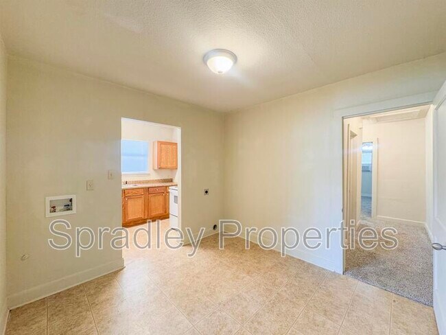 Foto del edificio - 234 W 7th Ave