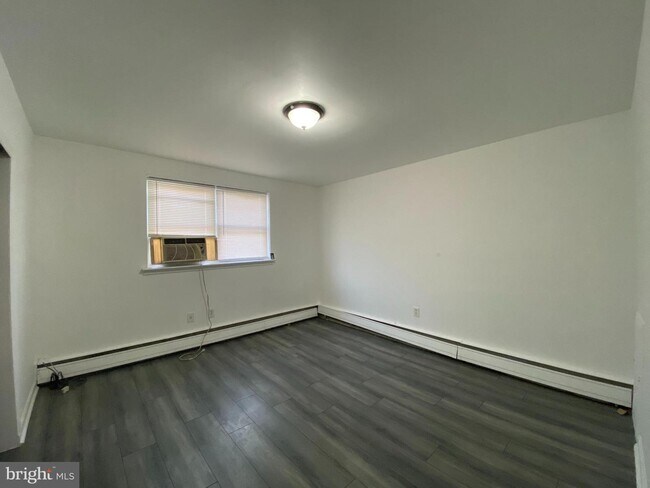 Foto del edificio - 6121 Colgate St