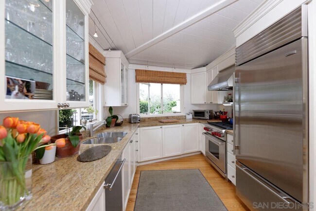 Building Photo - 360 Dunemere Dr