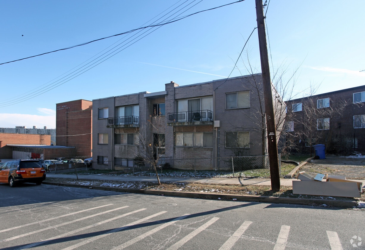 Primary Photo - 501 Chesapeake St SE