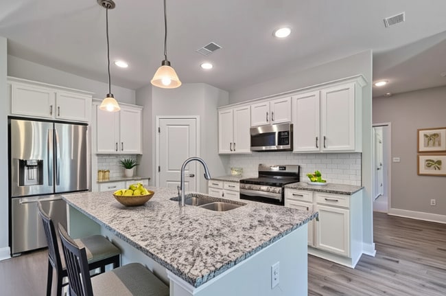 Foto del edificio - 692 Russell St