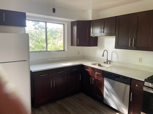 Foto del edificio - 1381-1383 Hazlett Rd