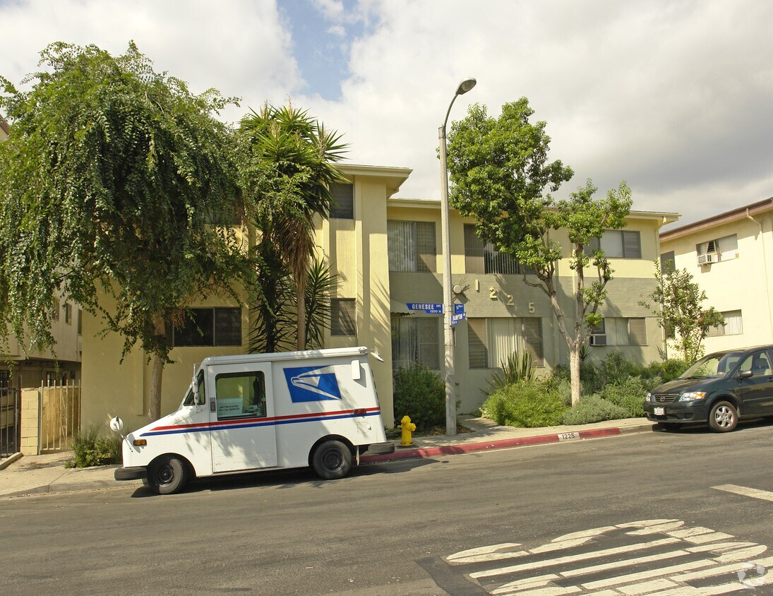 Foto del edificio - 1225 N Genesee Ave