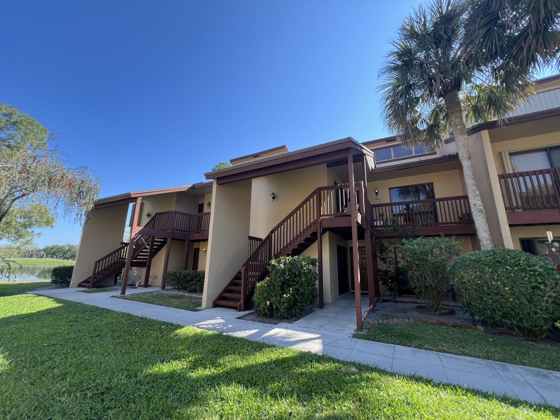 Foto principal - 403 Lakeview Dr E