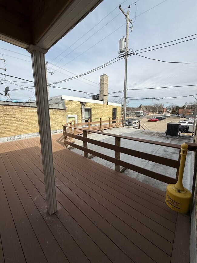 Building Photo - 109 S Main St
