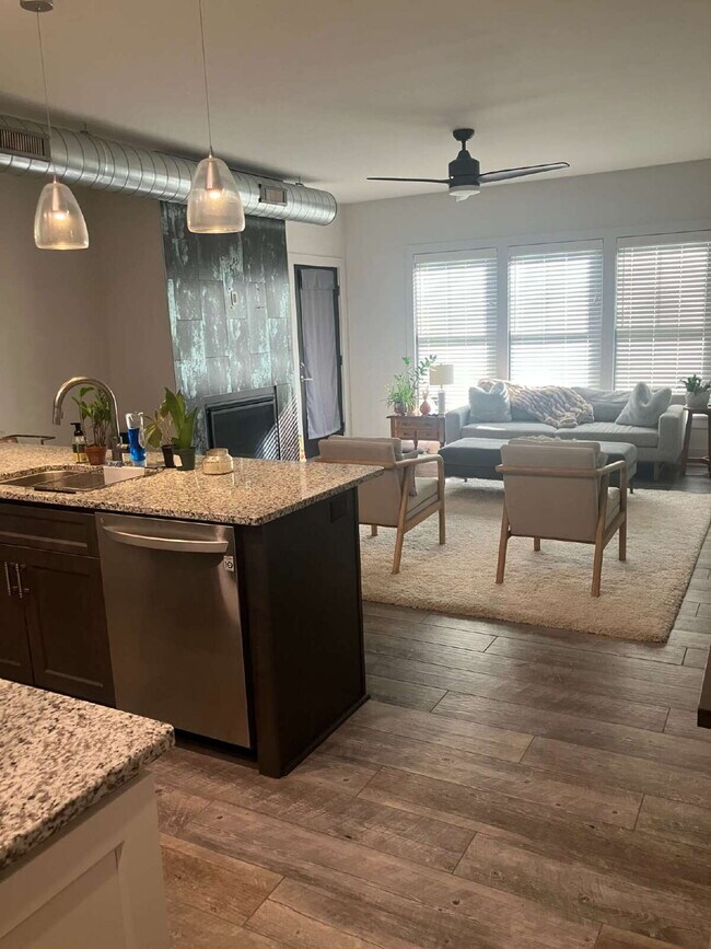 Foto del edificio - Luxury 1 BR in Fairport Village Available November 2026
