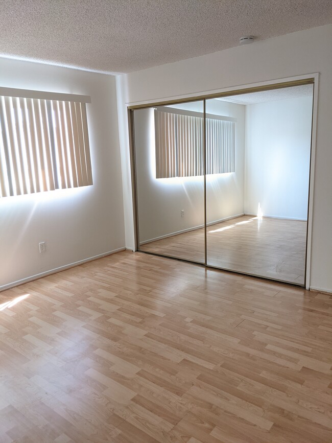 Foto del edificio - 330 E Dryden St