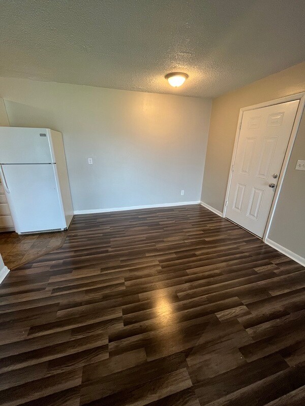 2833 N O.Henry Blvd Unit G, Greensboro, NC 27405 Condo for Rent in