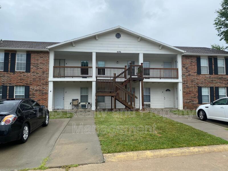 Primary Photo - 1606 E Kansas City Rd