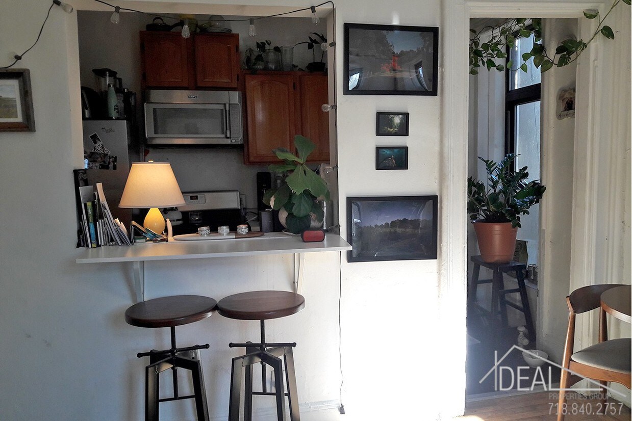 Foto principal - 561 Henry St