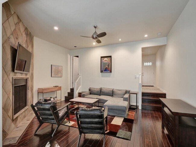 Foto del edificio - Beautiful Townhome in West Downtown Austin!