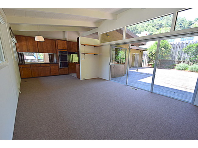 Building Photo - 448 Oak Manor Dr