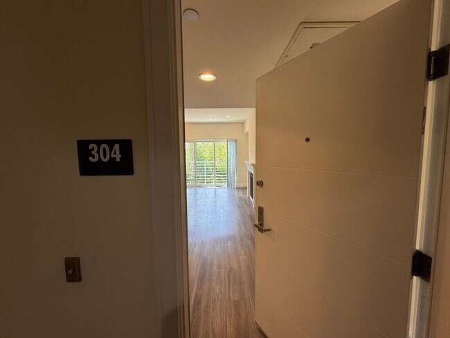 Foto del edificio - 14934 Burbank Blvd