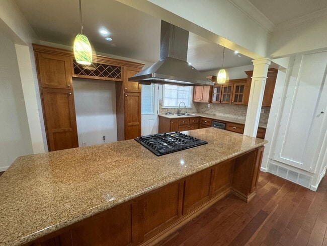 Building Photo - Charming 3 Bed, 2 Bath Single Family Home with Attached Garage and Spacious Backyard