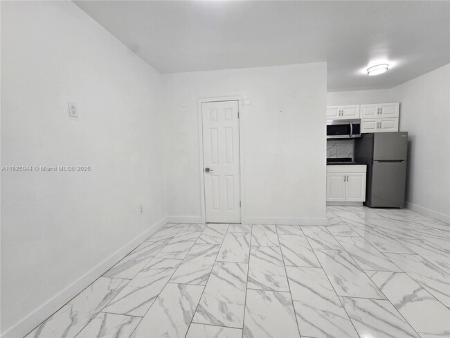 Foto del edificio - 1230 NW 70th St