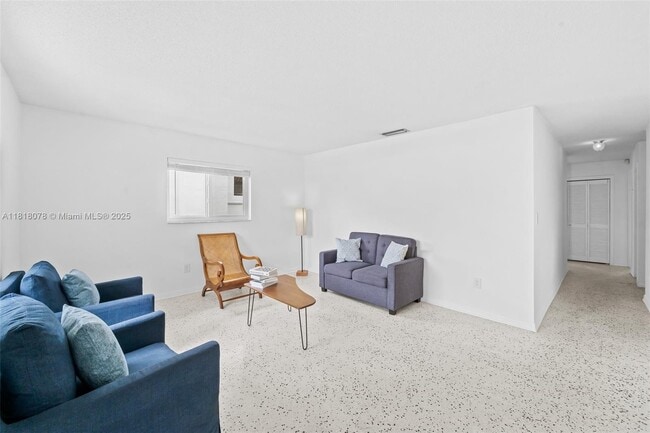 Building Photo - 5840 SW 42nd Terrace