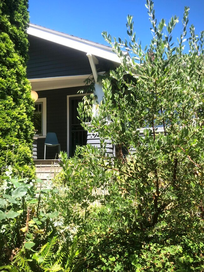 Photo - 1945 SE Harrison St Apartments