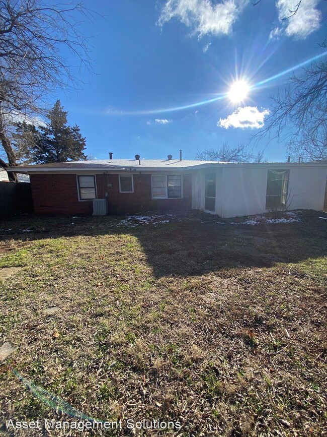 Building Photo - 5 br, 1.5 bath House - 2645 Lakeside Dr.
