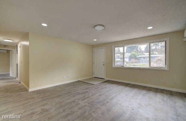 Building Photo - 4 br, 2 bath House - 3916 E. 16th St