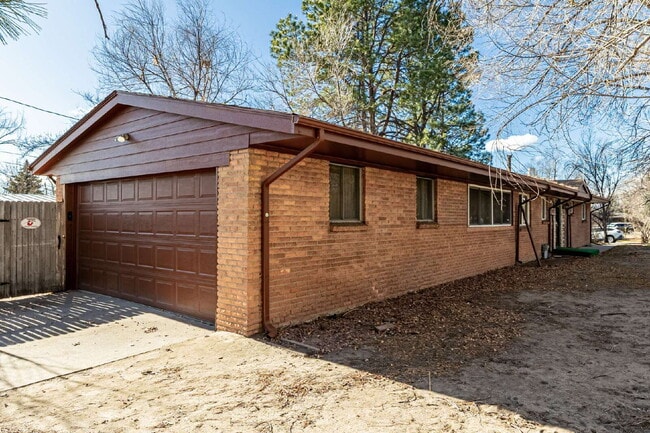 Photo - Great 3 Bed 3 Bath Hilltop Home for rent.