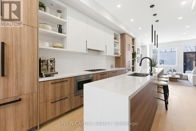 Building Photo - 544B Beresford Ave