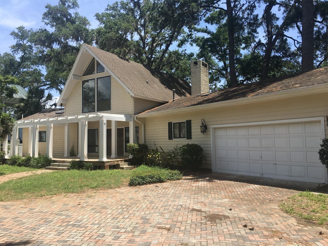 Primary Photo - 865 Ribaut Rd