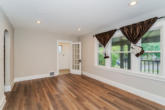 Foto del edificio - 3412 Kildare Rd