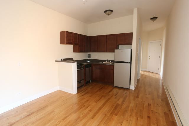 Foto del edificio - 824 W Cornelia Ave