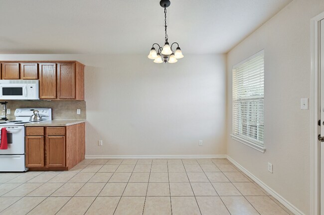 Building Photo - 3557-3559 Paloma Ridge Dr