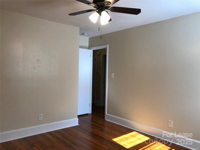 Foto del edificio - 4820 Amity Pl