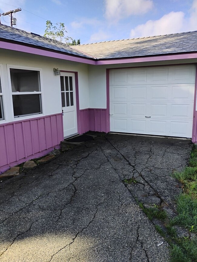 Building Photo - 18924-18934 Gault St